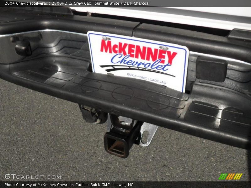 Summit White / Dark Charcoal 2004 Chevrolet Silverado 2500HD LS Crew Cab