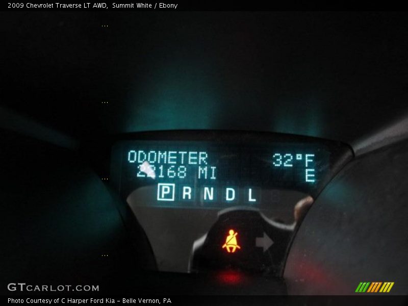 Summit White / Ebony 2009 Chevrolet Traverse LT AWD