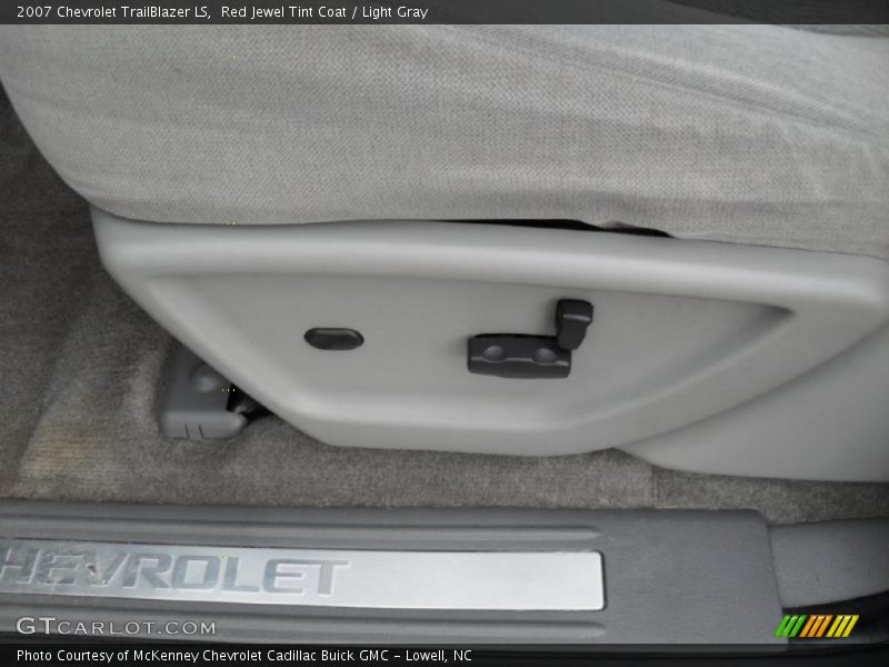 Red Jewel Tint Coat / Light Gray 2007 Chevrolet TrailBlazer LS