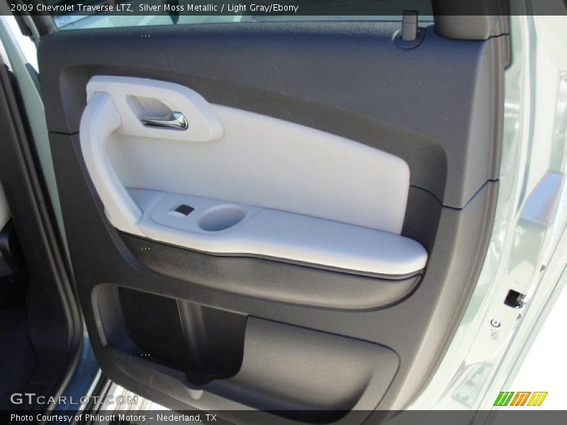 Door Panel of 2009 Traverse LTZ