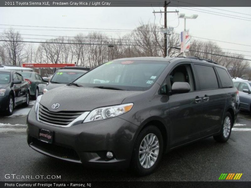 Front 3/4 View of 2011 Sienna XLE