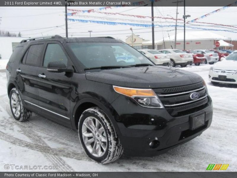 Front 3/4 View of 2011 Explorer Limited 4WD