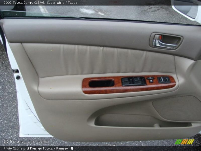 Super White / Taupe 2002 Toyota Camry XLE V6
