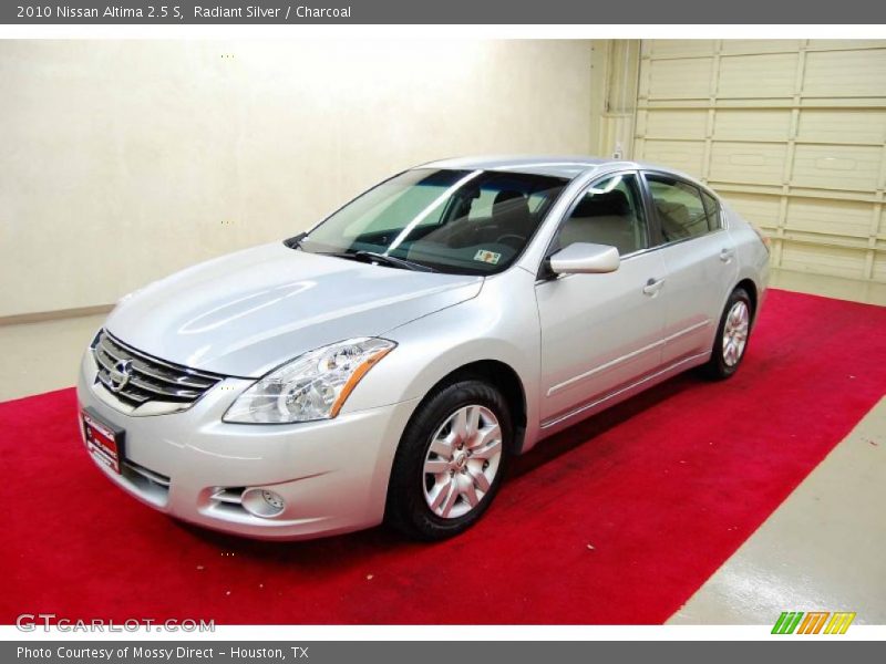 Front 3/4 View of 2010 Altima 2.5 S