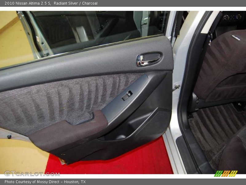 Radiant Silver / Charcoal 2010 Nissan Altima 2.5 S