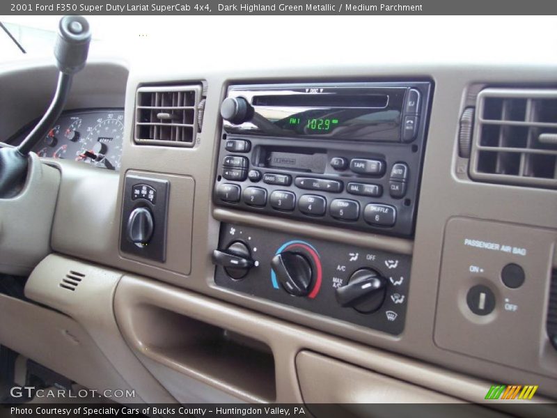 Dark Highland Green Metallic / Medium Parchment 2001 Ford F350 Super Duty Lariat SuperCab 4x4