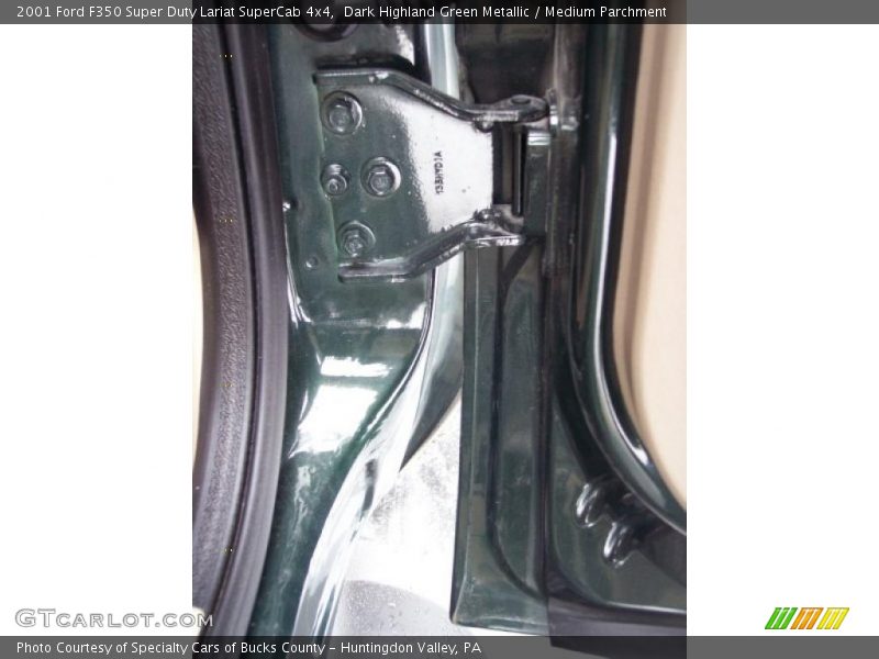 Dark Highland Green Metallic / Medium Parchment 2001 Ford F350 Super Duty Lariat SuperCab 4x4