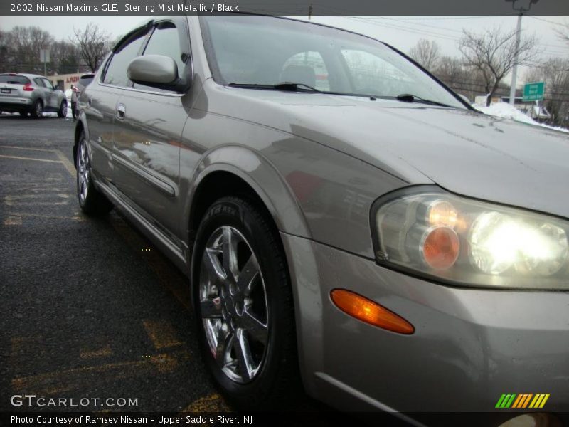 Sterling Mist Metallic / Black 2002 Nissan Maxima GLE