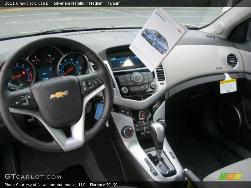 Silver Ice Metallic / Medium Titanium 2011 Chevrolet Cruze LT