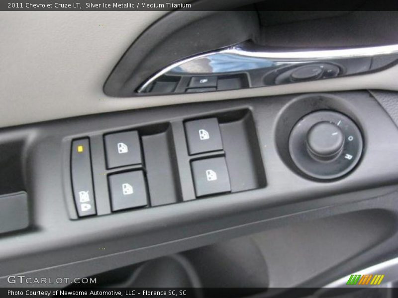 Silver Ice Metallic / Medium Titanium 2011 Chevrolet Cruze LT