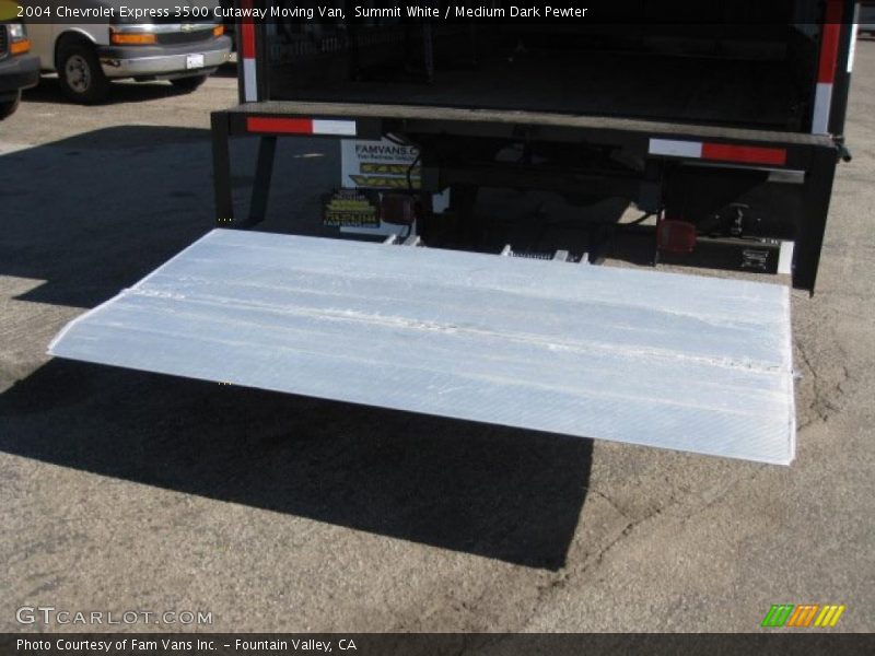 Summit White / Medium Dark Pewter 2004 Chevrolet Express 3500 Cutaway Moving Van