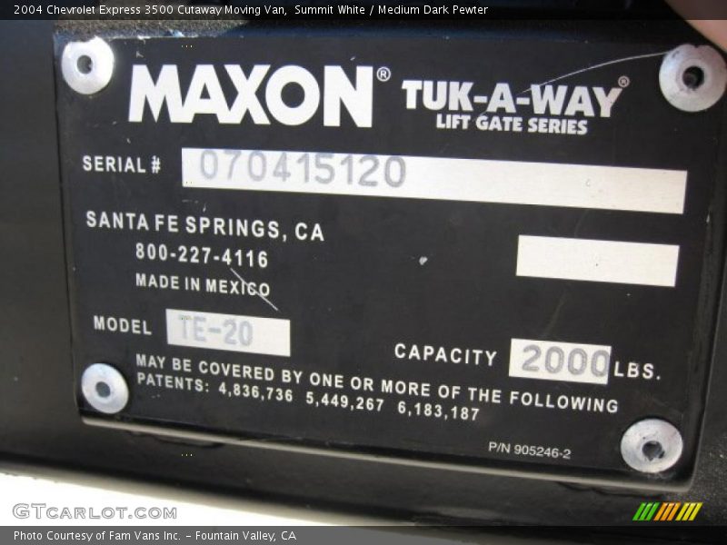 Summit White / Medium Dark Pewter 2004 Chevrolet Express 3500 Cutaway Moving Van