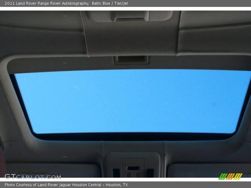 Sunroof of 2011 Range Rover Autobiography