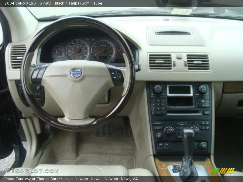 Dashboard of 2004 XC90 T6 AWD