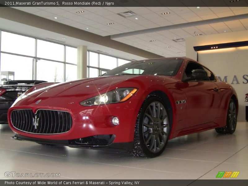 Rosso Mondiale (Red) / Nero 2011 Maserati GranTurismo S