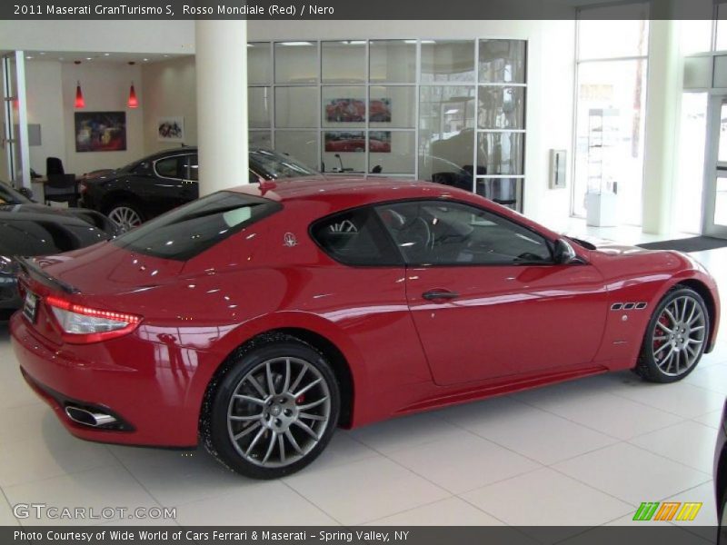 Rosso Mondiale (Red) / Nero 2011 Maserati GranTurismo S