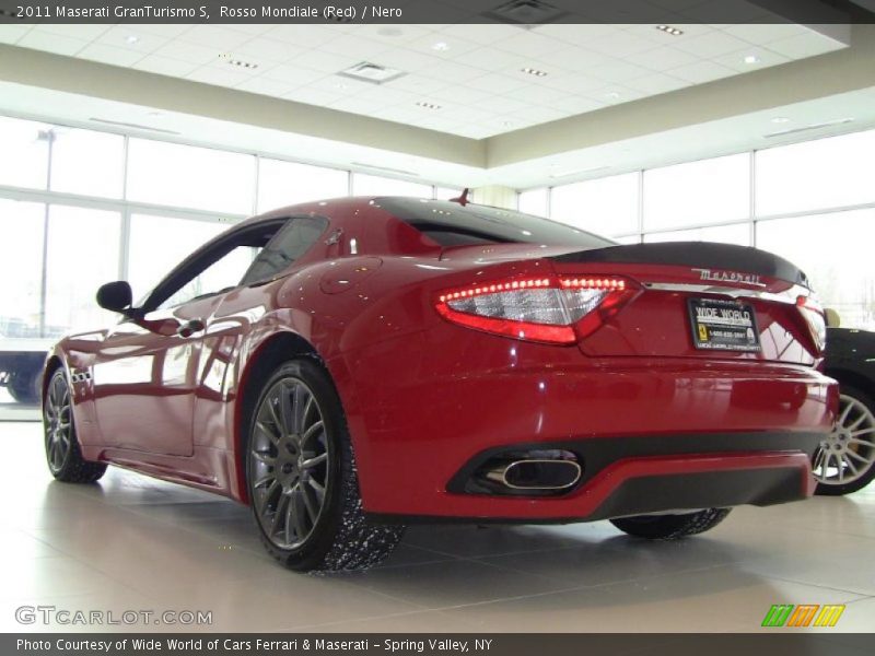 Rosso Mondiale (Red) / Nero 2011 Maserati GranTurismo S