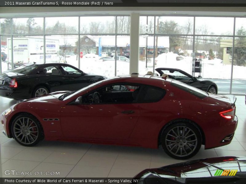 Rosso Mondiale (Red) / Nero 2011 Maserati GranTurismo S