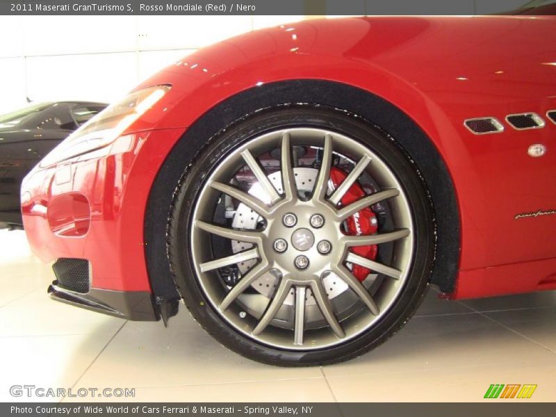 Rosso Mondiale (Red) / Nero 2011 Maserati GranTurismo S