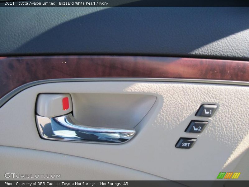 Blizzard White Pearl / Ivory 2011 Toyota Avalon Limited