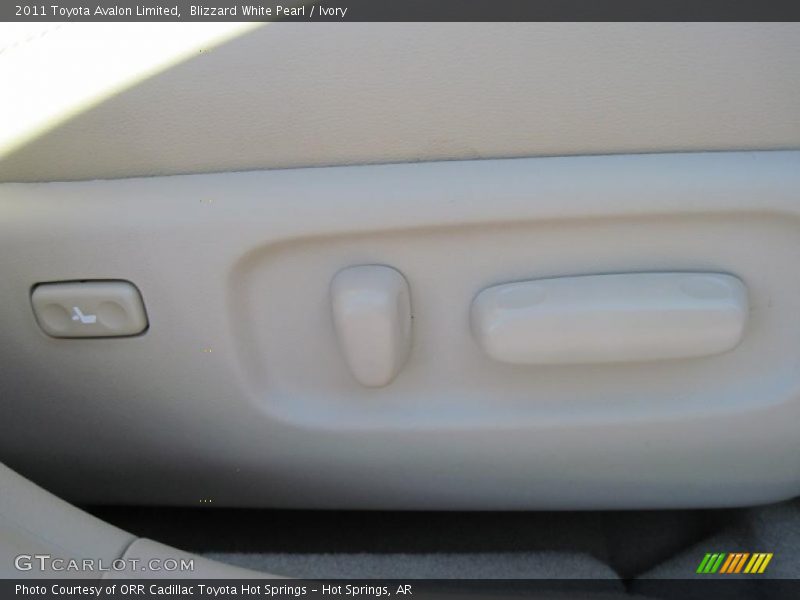 Blizzard White Pearl / Ivory 2011 Toyota Avalon Limited