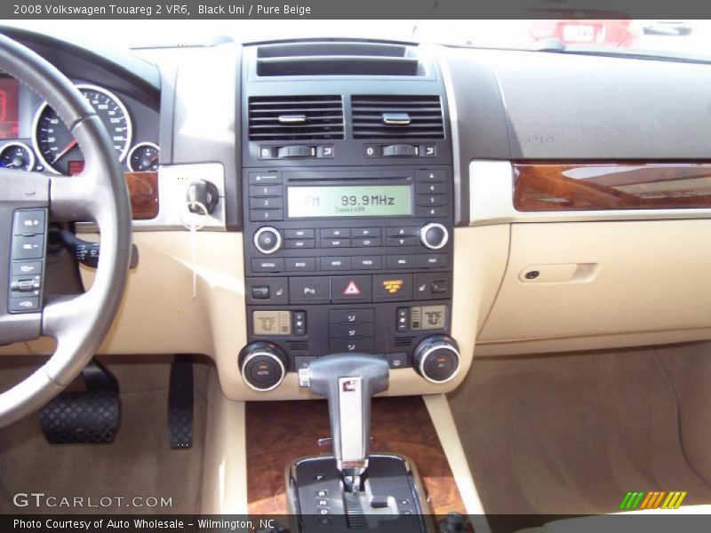 Black Uni / Pure Beige 2008 Volkswagen Touareg 2 VR6