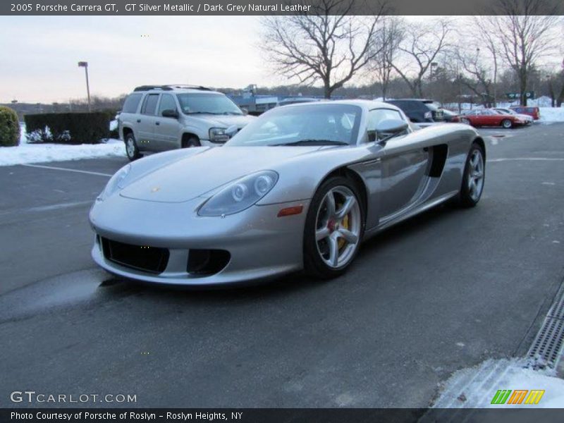 Front 3/4 View of 2005 Carrera GT 