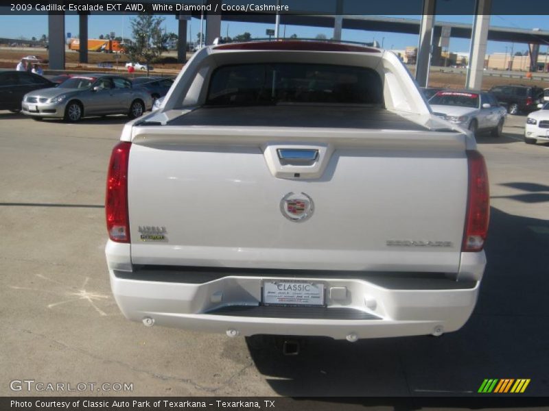 White Diamond / Cocoa/Cashmere 2009 Cadillac Escalade EXT AWD