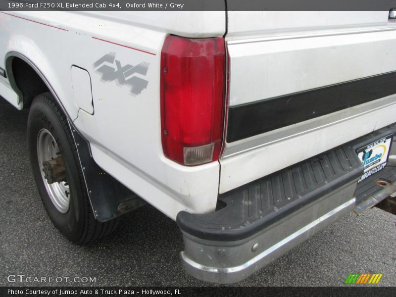 Oxford White / Grey 1996 Ford F250 XL Extended Cab 4x4
