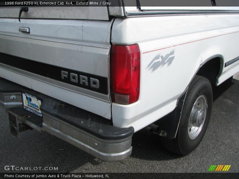 Oxford White / Grey 1996 Ford F250 XL Extended Cab 4x4