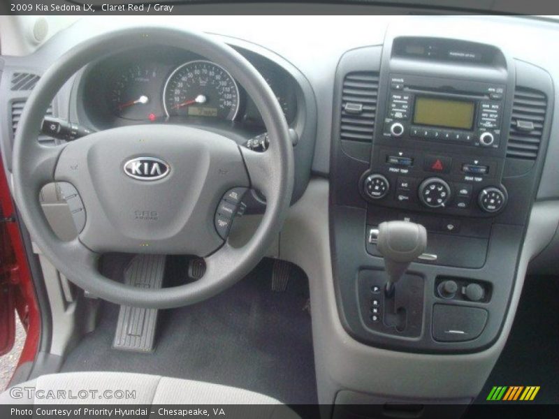 Dashboard of 2009 Sedona LX