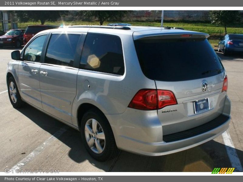 Mercury Silver Metallic / Aero Gray 2011 Volkswagen Routan SE