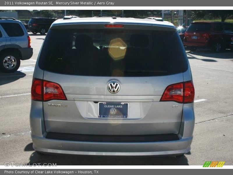 Mercury Silver Metallic / Aero Gray 2011 Volkswagen Routan SE