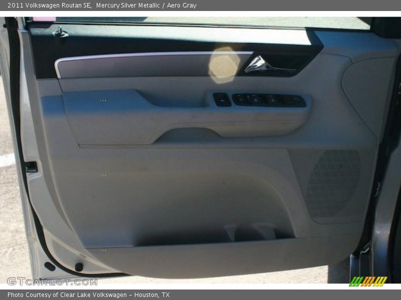 Mercury Silver Metallic / Aero Gray 2011 Volkswagen Routan SE