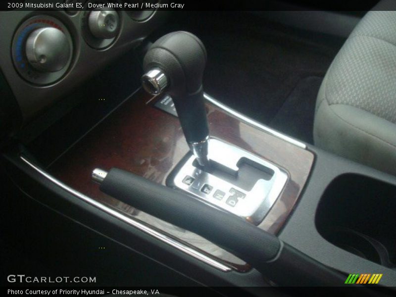 Dover White Pearl / Medium Gray 2009 Mitsubishi Galant ES