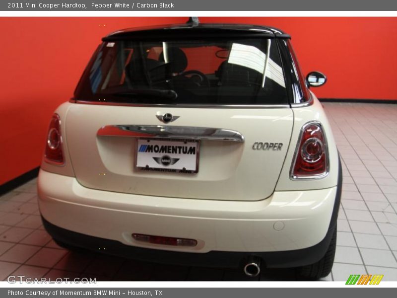 Pepper White / Carbon Black 2011 Mini Cooper Hardtop