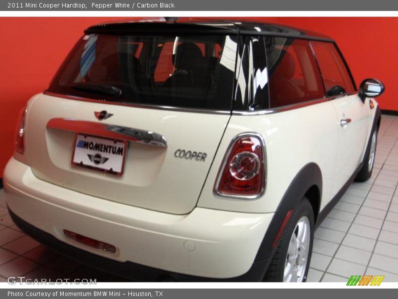 Pepper White / Carbon Black 2011 Mini Cooper Hardtop