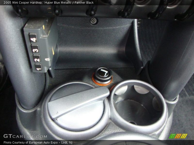 Hyper Blue Metallic / Panther Black 2005 Mini Cooper Hardtop