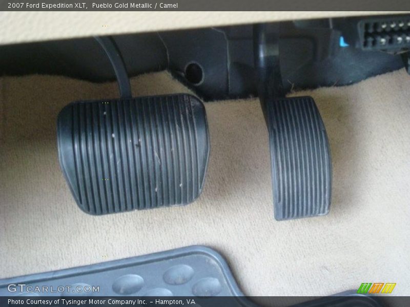 Pueblo Gold Metallic / Camel 2007 Ford Expedition XLT