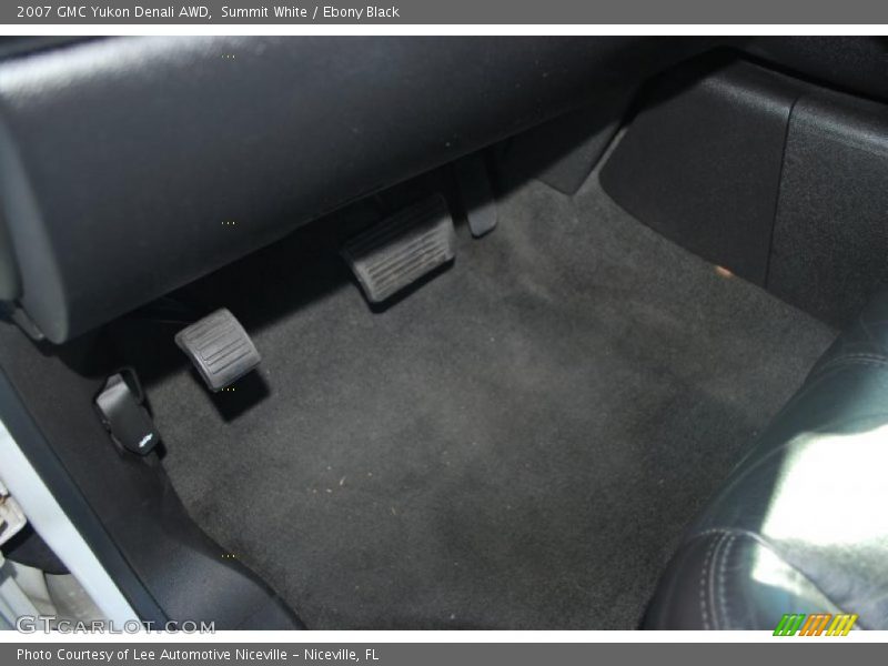 Summit White / Ebony Black 2007 GMC Yukon Denali AWD