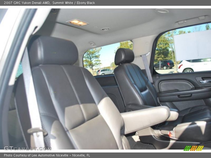 Summit White / Ebony Black 2007 GMC Yukon Denali AWD