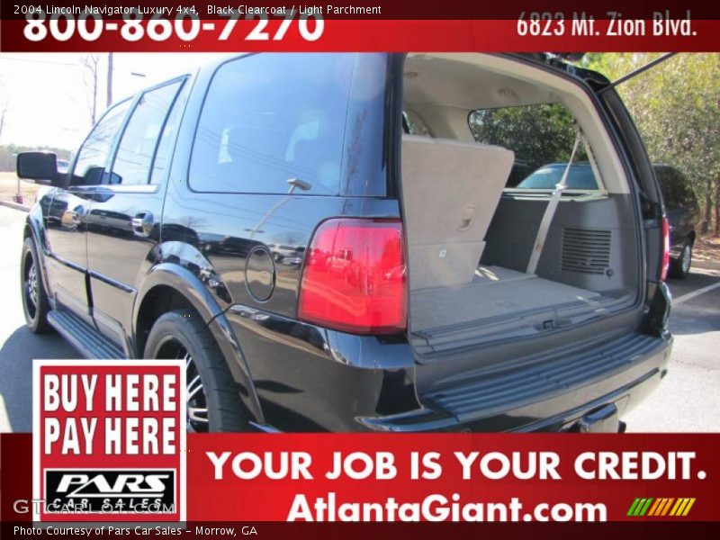Black Clearcoat / Light Parchment 2004 Lincoln Navigator Luxury 4x4