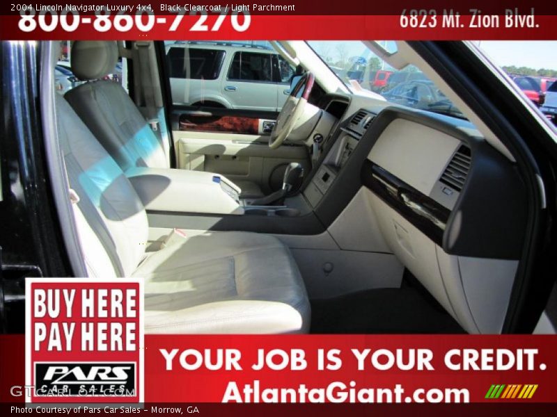 Black Clearcoat / Light Parchment 2004 Lincoln Navigator Luxury 4x4