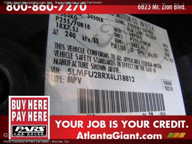 Black Clearcoat / Light Parchment 2004 Lincoln Navigator Luxury 4x4