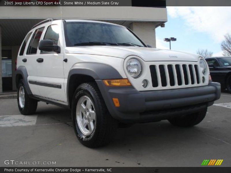 Front 3/4 View of 2005 Liberty CRD Sport 4x4