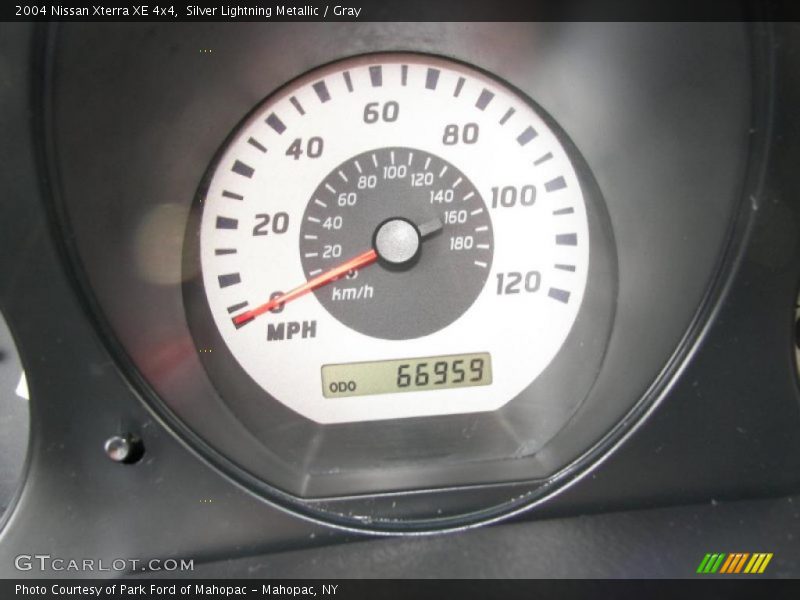 Silver Lightning Metallic / Gray 2004 Nissan Xterra XE 4x4