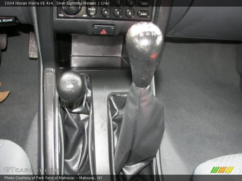 Silver Lightning Metallic / Gray 2004 Nissan Xterra XE 4x4
