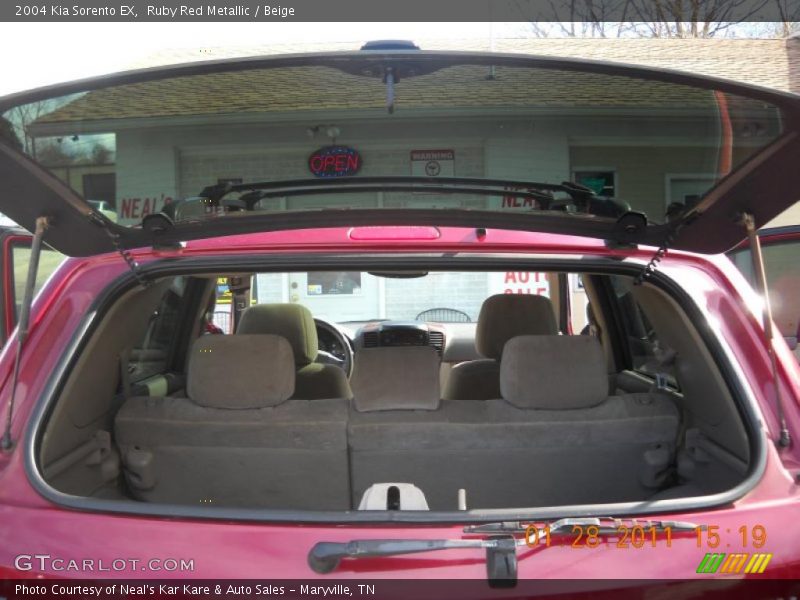 Ruby Red Metallic / Beige 2004 Kia Sorento EX