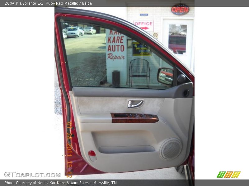 Ruby Red Metallic / Beige 2004 Kia Sorento EX