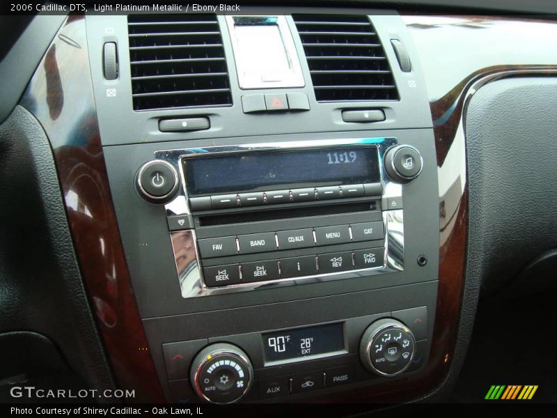 Light Platinum Metallic / Ebony Black 2006 Cadillac DTS
